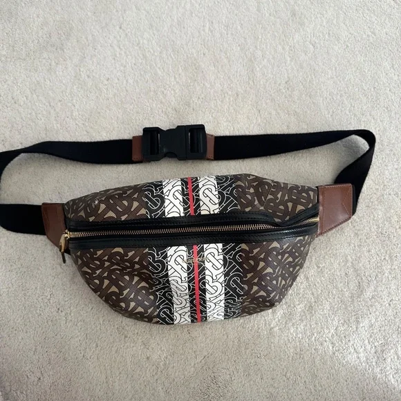 Burberry Bum Bag - Picture 2 of 4